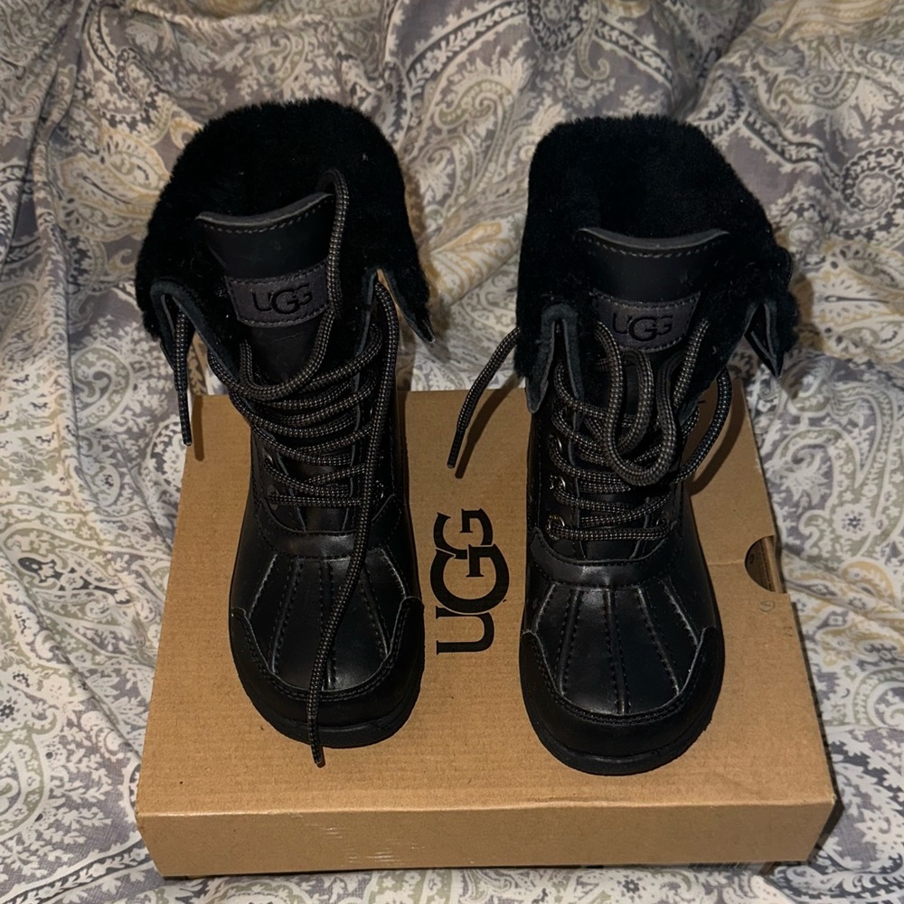 Ugg toddler winter boots size 11